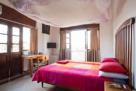 Q-Bar & Guest House - 4