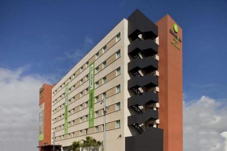 Travelodge Barcelona Cornellà Fira - 0