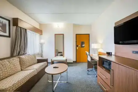 Quality Suites Lansing West - 49