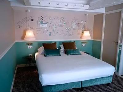 Hôtel Les 3 Poussins - 53