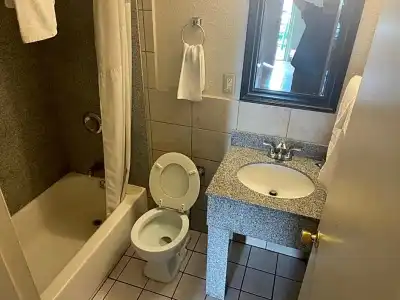 Budgetel Inn & Suites - 37