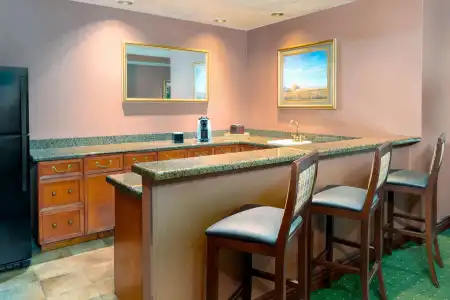 Embassy Suites Lincoln - 31