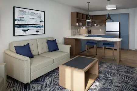 Holiday Inn & Suites London by IHG - 2