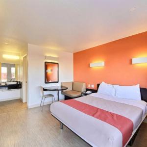 Motel 6 Laredo, TX - South - 15