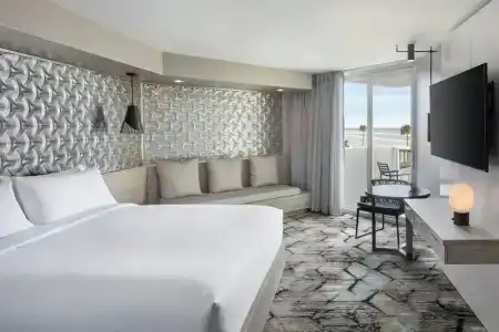 Renaissance Daytona Beach Oceanfront - 35