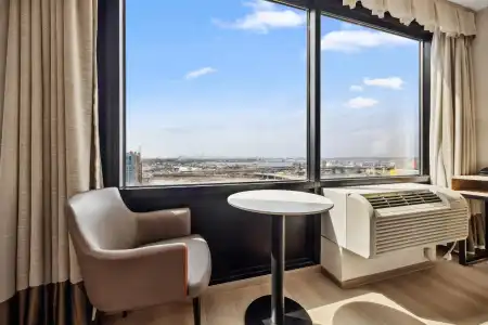 Ramada by Wyndham Flushing Queens - 7