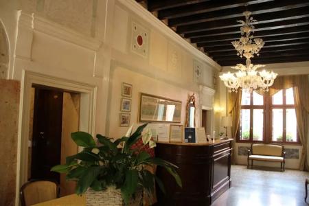 Palazzo Lion Morosini - Check in Presso Locanda Ai Santi Apostoli - 1