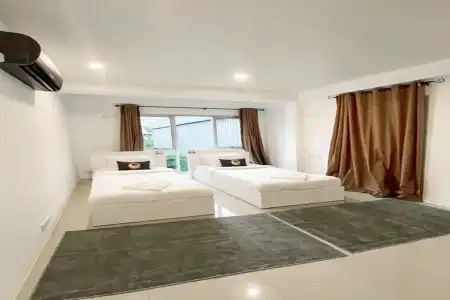 RQ Bangkok Sukhumvit 50 by Collection O - 3