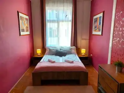 Black Sheep Budapest Hostel - 1