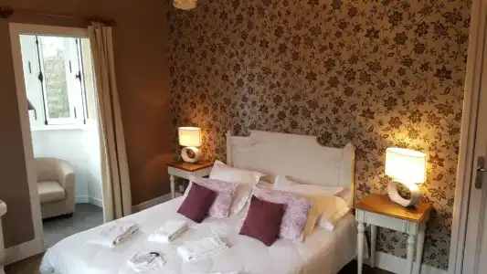 Le Castel Guesthouse - 50