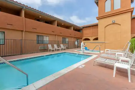 Quality Inn & Suites Oceanside Near Camp Pendleton - 13