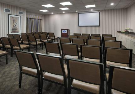 Hampton Inn NY-JFK - 13