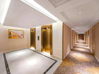 IU Shanghai Songjiang Chedun Film Park Branch - 5