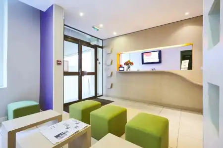 Hôtel Kyriad Paris 10 — Canal Saint Martin-République - 17