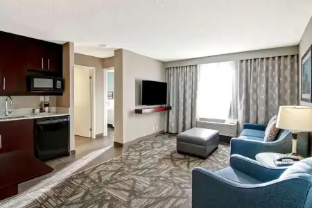 Hampton Inn & Suites by Hilton Calgary-Airport - 63