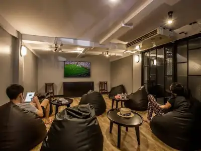 Jellybean The Blocks Hostel Sukhumvit 10 - 15