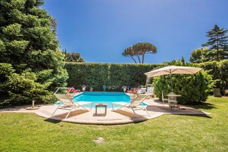 La Gaura Guest House - 16