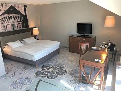 Brunfels, in the Unbound Collection by Hyatt - 70