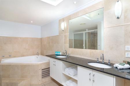 Mandalay Luxury Beachfront Apartments - 24