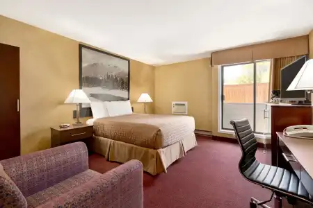 Quality Inn & Suites - 5