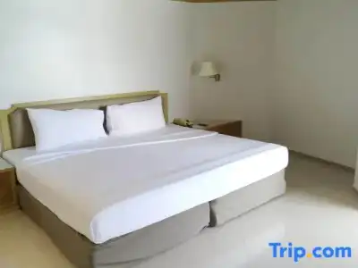City Beach Resort - 87