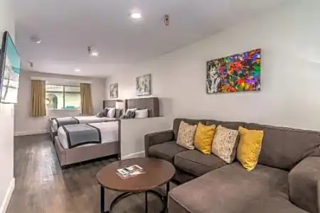 Hospitality Suite Resort - 42