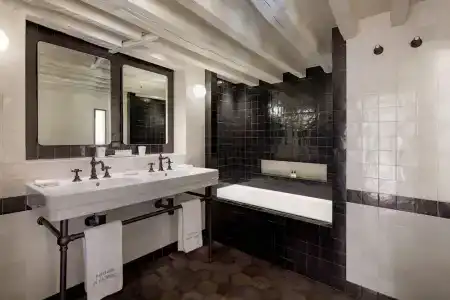 Pavillon de la Reine & Spa, Place des Vosges - 46