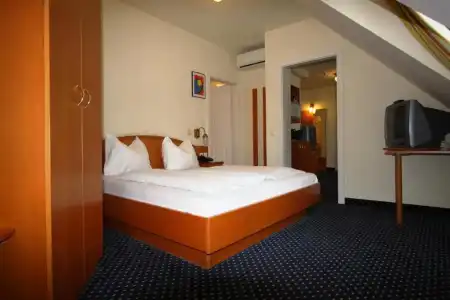 SUITE 900m ZUR OPER - 75