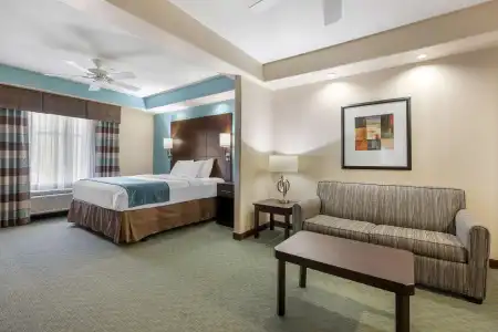 Best Western Plus Midland Suites - 39
