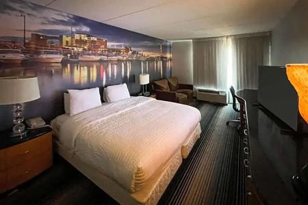 Clarion Pointe Near Erie Casino - 42