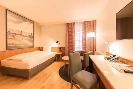 Bayerischer Hof - 74