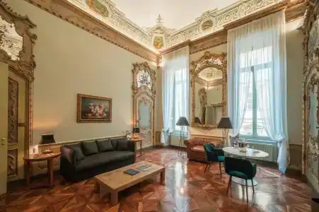 Royal Palace Luxury Suites & - 71