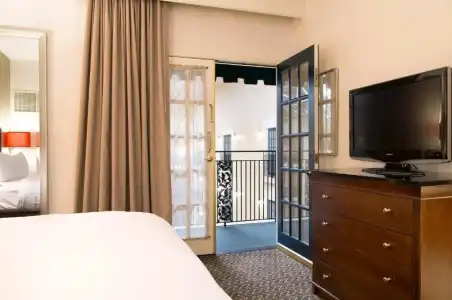 DoubleTree Suites by Hilton Lexington - 66