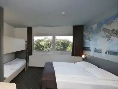 Moxy Berlin Airport - 3