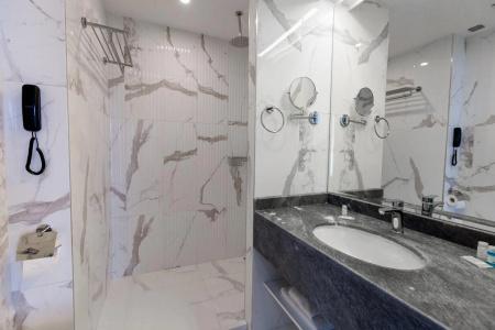 Best Western Plus Premium Inn - 9
