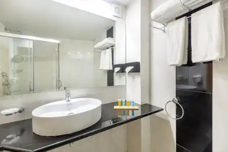 Oasis Apartments - 40