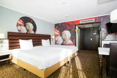 Golden Tulip Central - 85
