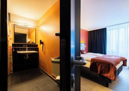 Holiday Inn - the niu, BLADE SOLINGEN by IHG - 45