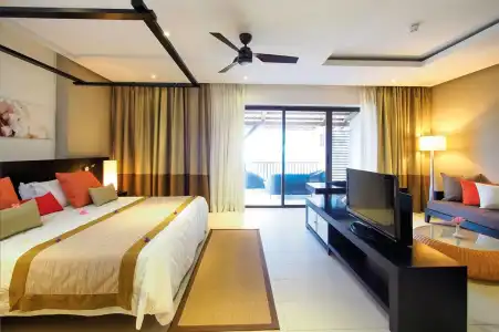 Crystals Beach Resort Belle Mare, a member of Radisson Individuals - 4