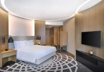 Double Tree by Hilton Dubai Business Bay - 37