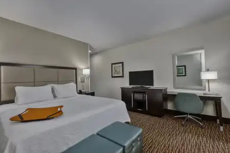 Hampton Inn & Suites Bend - 6