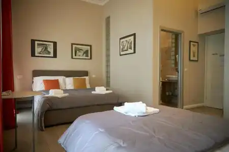 The Roman Empire Guesthouse - 136