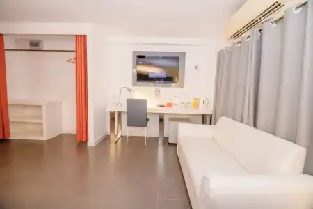 The Original Orange Rooms - 14