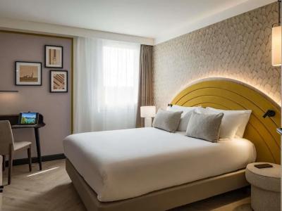 Mercure Chartres Est - 90