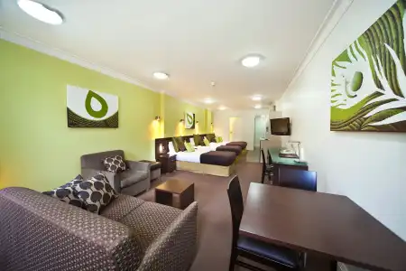 Hyde Park Inn - 16