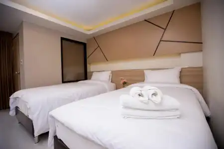 Tuck Me iN - 32