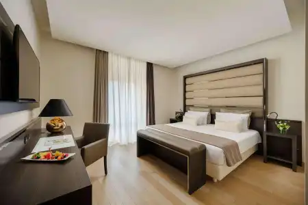 The Square - 8