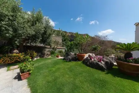 Residence Baia di Sorgeto Apartments - 13
