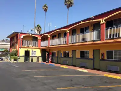 Economy Inn Hollywood - 8