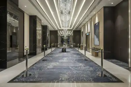DoubleTree by Hilton - 17